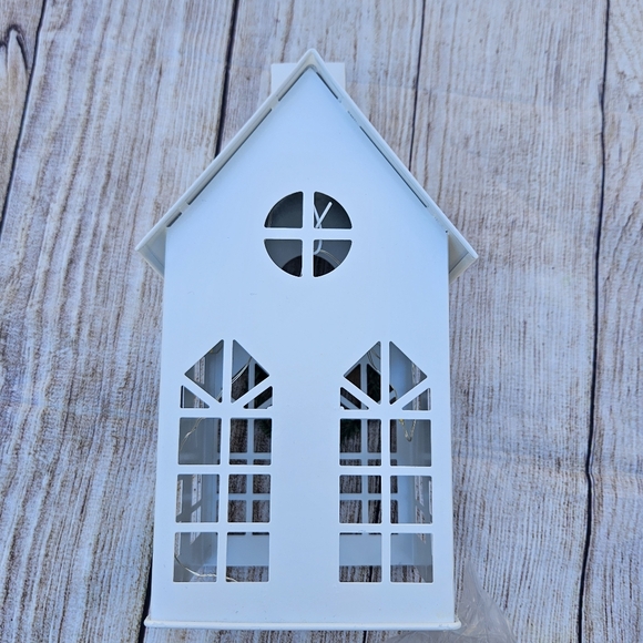 New Home Refelections 10" Illuminated Metal House with Wreath - Picture 4 of 7